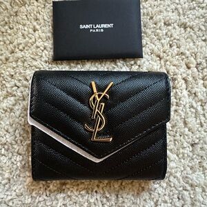 Yves Saint Laurent women wallet. Black leather. Brand new